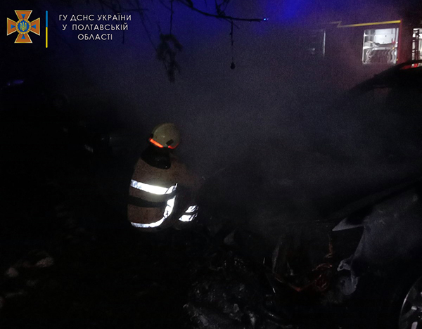 На Лубенщині рятувальники ліквідували пожежу в автомобілях