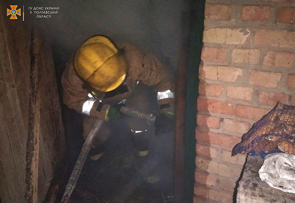 На Лубенщині вогнеборці загасили пожежу в господарчій будівлі