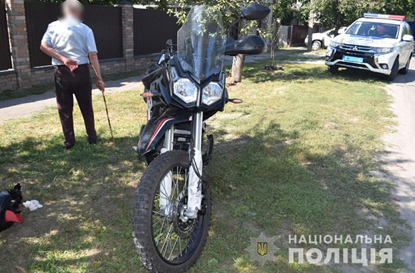 Поліція Лубенщини встановлює обставини ДТП, в якій травмований мотоцикліст 