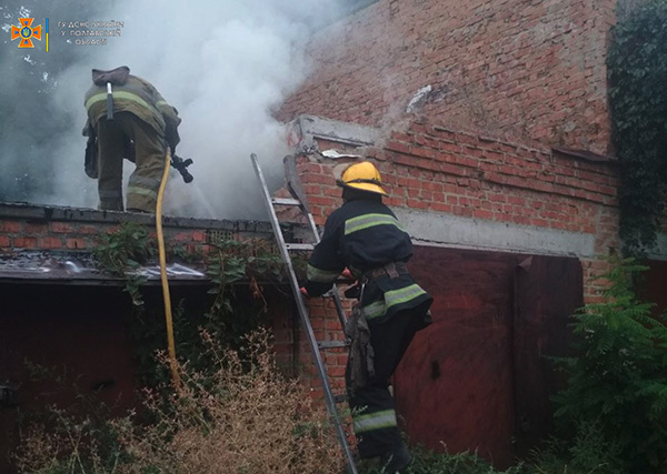 На Лубенщині рятувальники ліквідували пожежу в гаражі