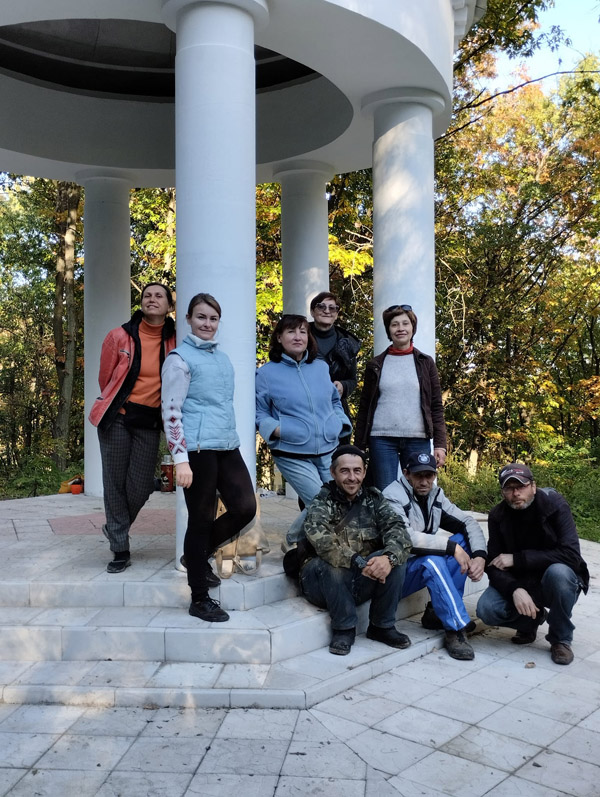 громадські активісти причепурили альтанку в Молодіжному парку Лубен