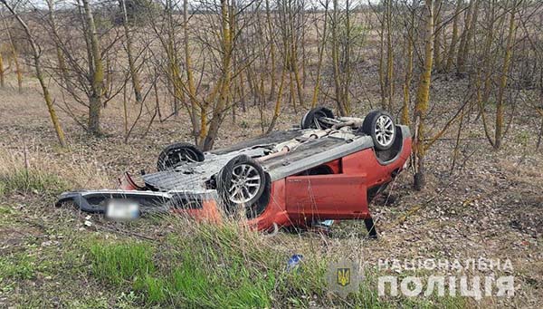 На Лубенщині поліція встановлює обставини дорожньо-транспортної пригоди, у результаті якої травмувалася пасажирка легковика