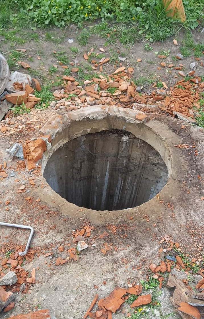 В Лубнах продовжується ремонт каналізаційних колодязів 