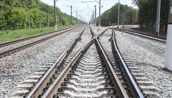 Окупанти обстріляли низку залізничних станцій в Україні: потяги затримуються