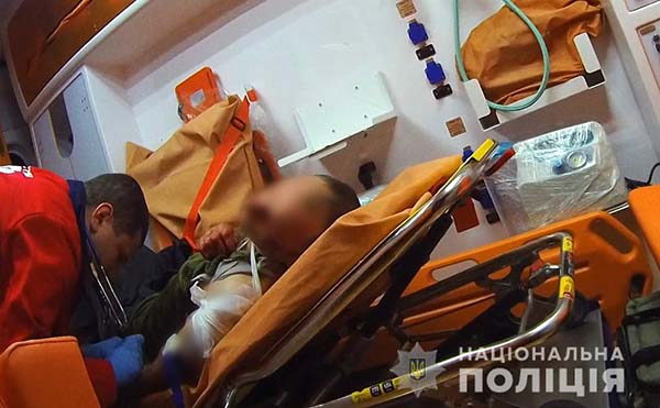 На Лубенщині поліцейські врятували життя чоловікові, який отримав вогнепальне поранення