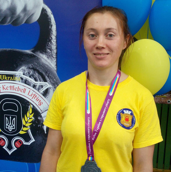 Лубенка, чотириразова чемпіонка України з гирьового спорту допомогла обласній команді стати першою