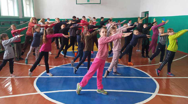 Флешмоб-руханка в Снітинській гімназії