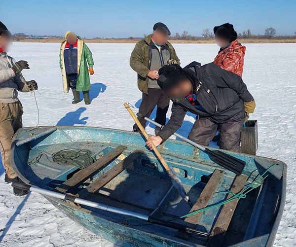 На Полтавщині на Кам’янському водосховищі врятовано двох рибалок, які опинилися на відколотій кризі