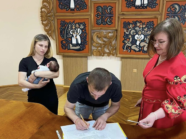 Урочиста реєстрація новонародженого в Лубенському ДРАЦСі
