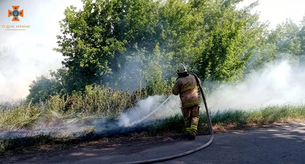 Лубенський район: вогнеборці загасили пожежу сухої рослинності