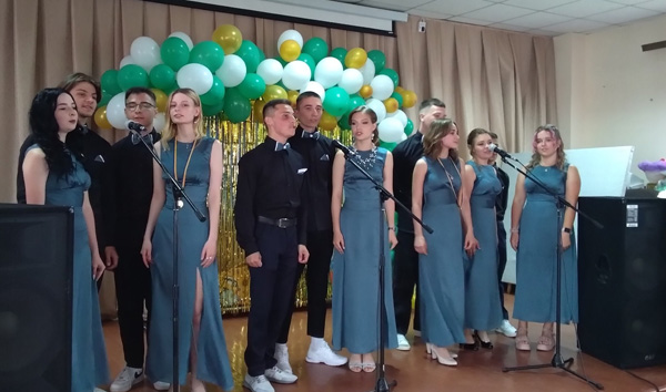 В українській класичній гімназії - випускний!