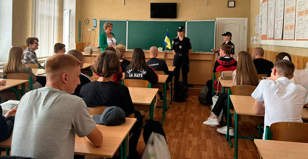 Урок з поліцейським провели в Лубнах