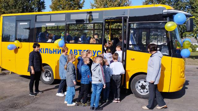 Калайдинцівський ліцей отримав новенький шкільний автобус
