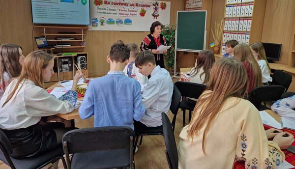 Показовий урок з української мови в 7-А класі  