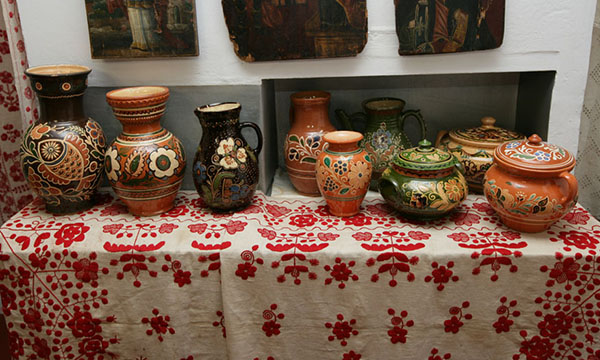 Барвисті традиції опішненської кераміки 