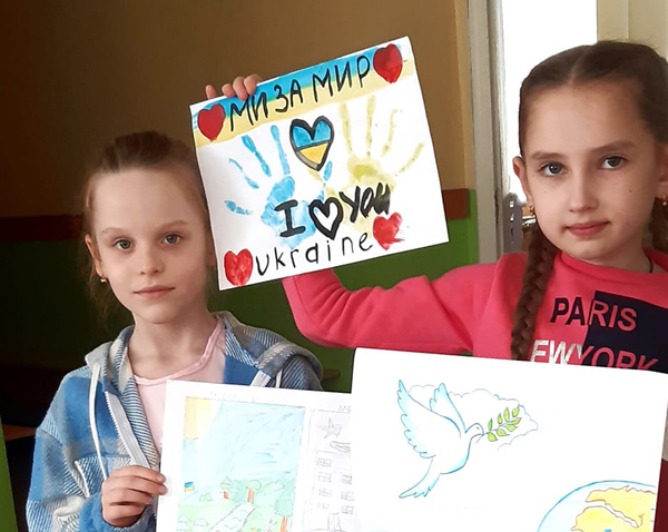 Діти ілюстрували вірш Тетяни Майданович "Що таке мир"