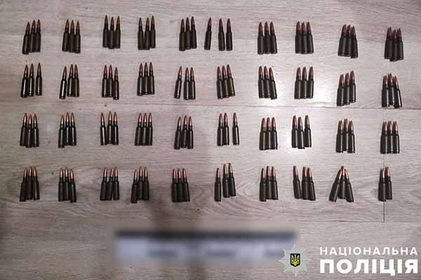 На Лубенщині 45-річний чоловік незаконно зберігав боєприпаси