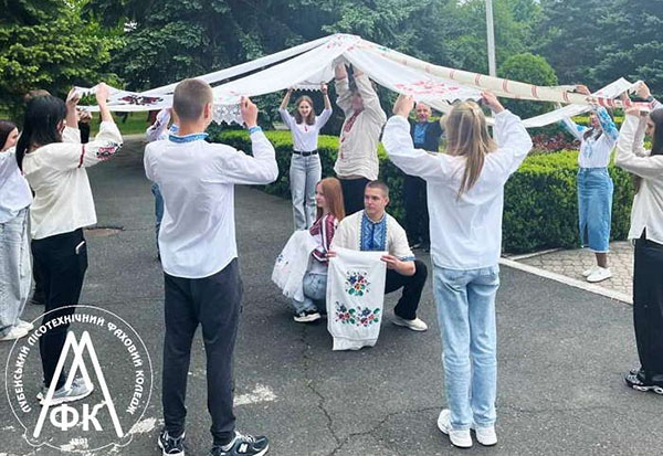 День вишиванки у лісотехнічному 