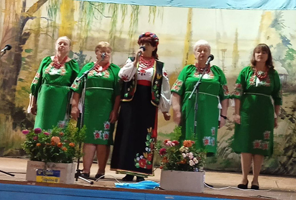 Глядачі тепло зустрічали артистів
