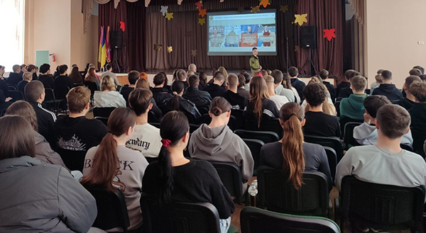 «Шлях мужності та знань»: старшокласники зустрілися з представниками Військового інституту КНУ імені Тараса Шевченка 