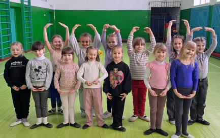 Роблять перші кроки в чаріний світ танцю