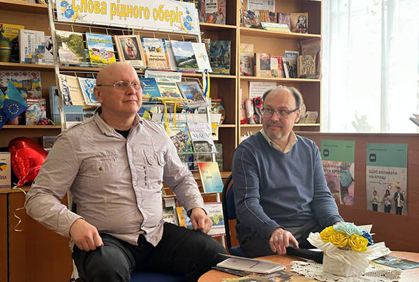 ПОЕТИЧНА ЗУСТРІЧ "ВЕСНА НЕ ЗНАЄ, ЩО ІДЕ ВІЙНА"