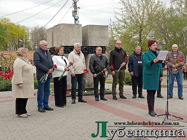 МІТИНГ БІЛЯ ПАМЯТНОГО ЗНАКУ