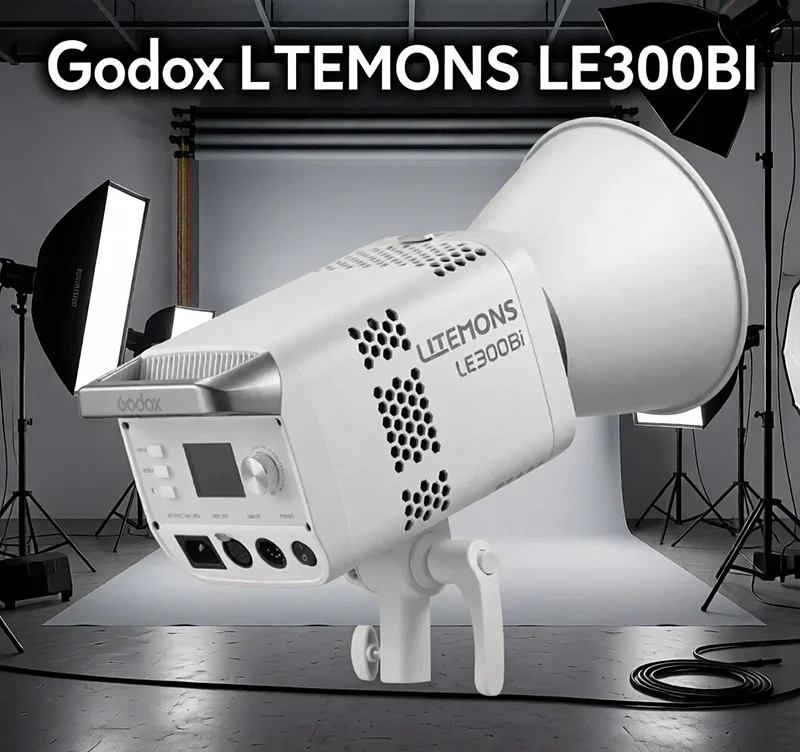Біла версія моноблока Godox Litemons LE300Bi White Edition з детально показаними роз'ємами XLR DMX IN та DMX OUT на задній панелі