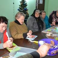 У Сенчі працюють з людьми поважного віку 