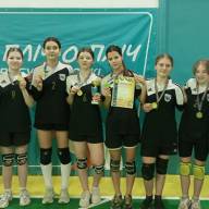 На загальному фоні перші